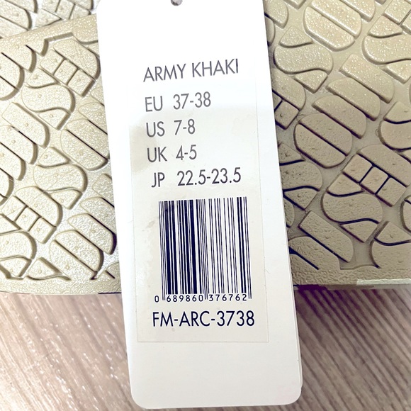 S/O Freedom Mosses slides. US7/8, Army Khaki. Fixedbuckles, Waterproof, Washable - Picture 4 of 5